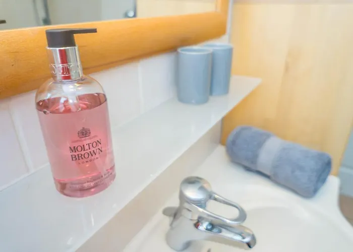 شقة Perfekte In Perfekter Lage Mit Balkon! *